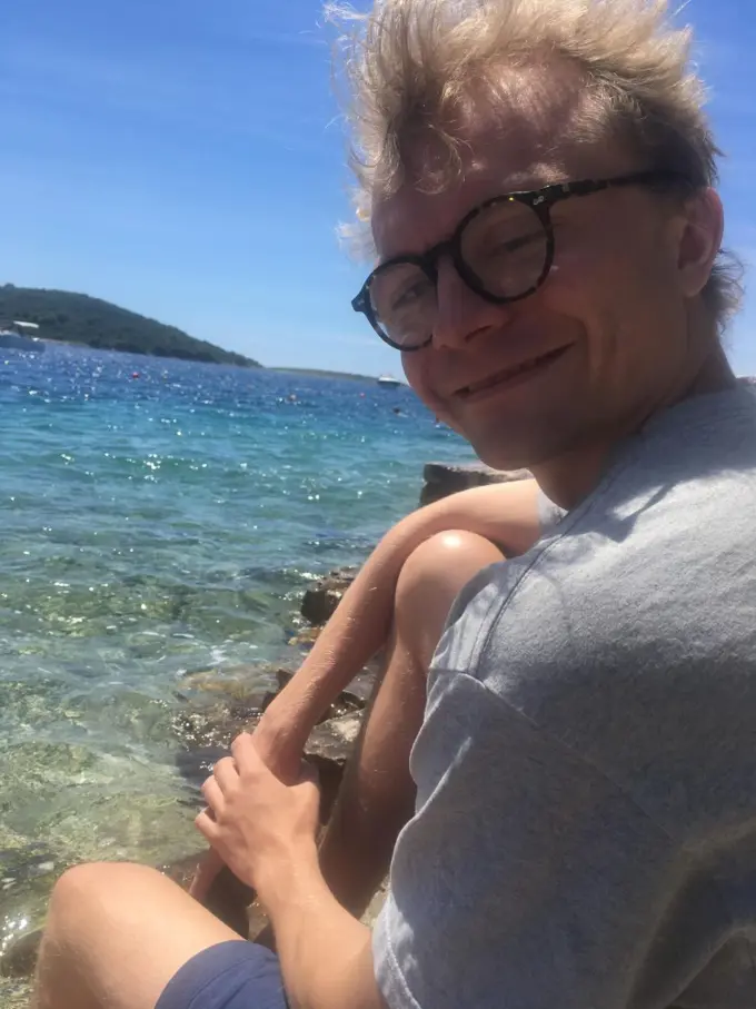 Aleksander Fjellvang at the beach