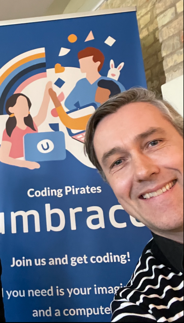 Anders Blog In Front Of Coding Pirates (1)