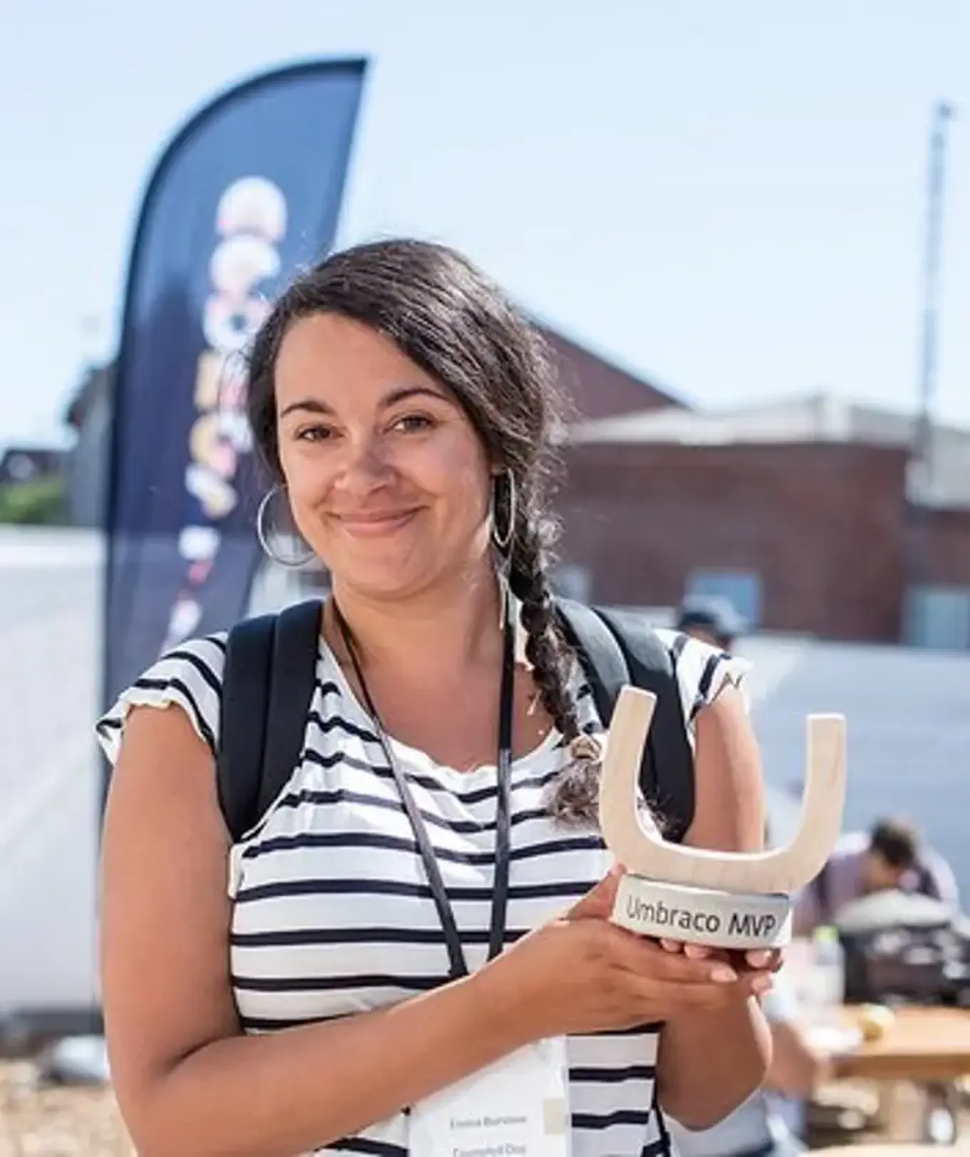 Emma holding her freshly received MVP award at Codegarden 2018.