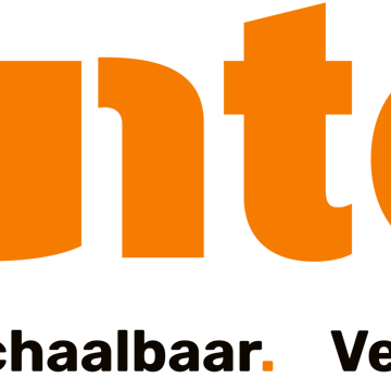 Xtraus logo with orange text “Xunis” and smaller black text “samen. Schaalbaar. Verantwoord.”