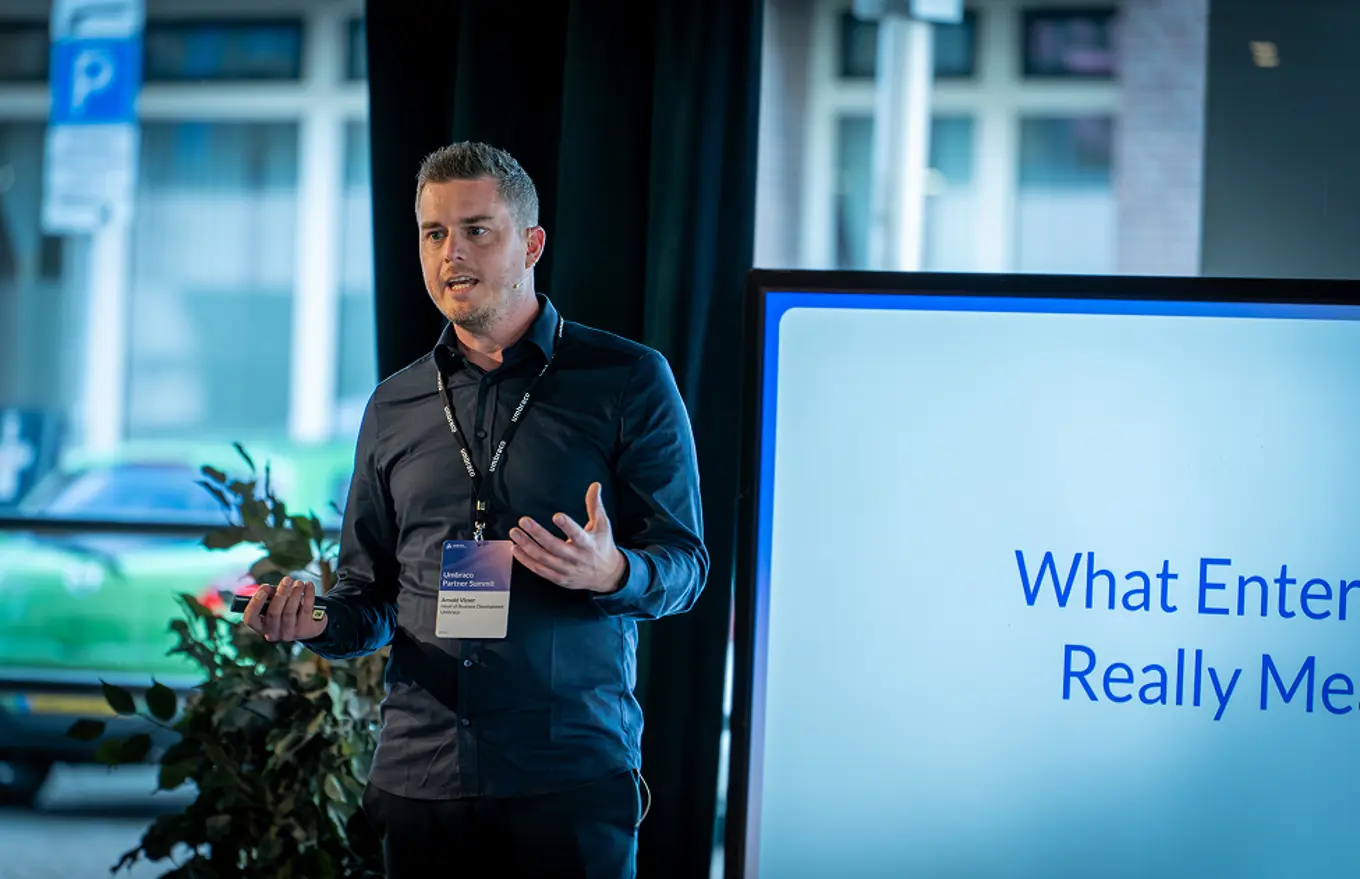 Arnold Visser presenting Umbraco for enterprise at NL partner summit 2025