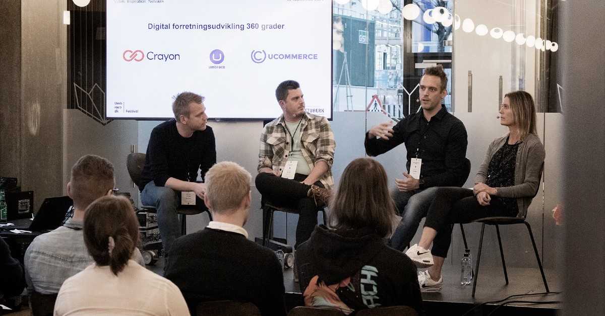 Bjarke, Arnold, Filip and Helle from HQ are sitting together on the stage. Filip speaks while the audience listens on