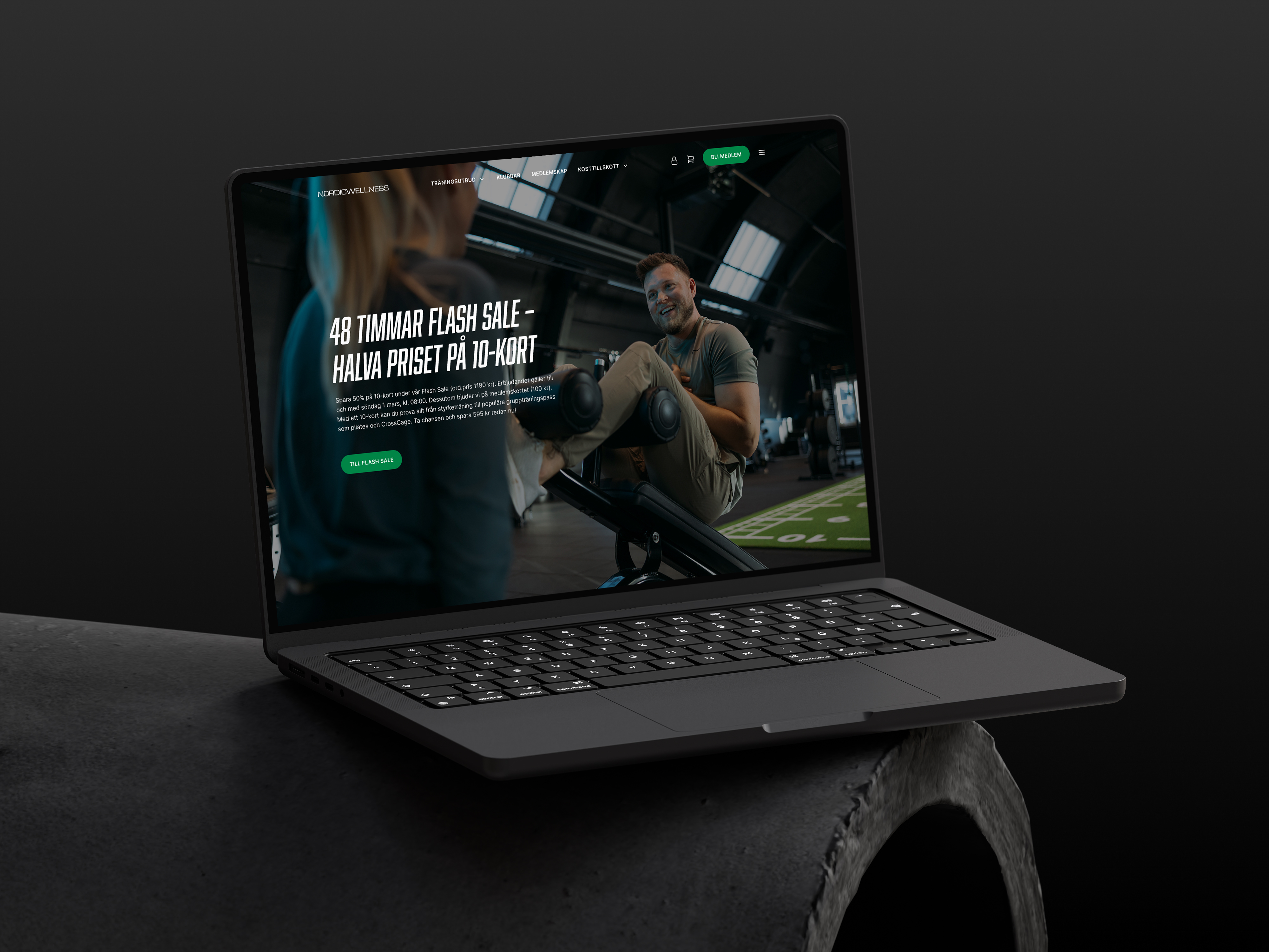 Nordic Wellness website on a laptop, showing a "48 timmar flash sale – halva priset på 10-kort" campaign over a photo of a smiling man training on a gym machine.