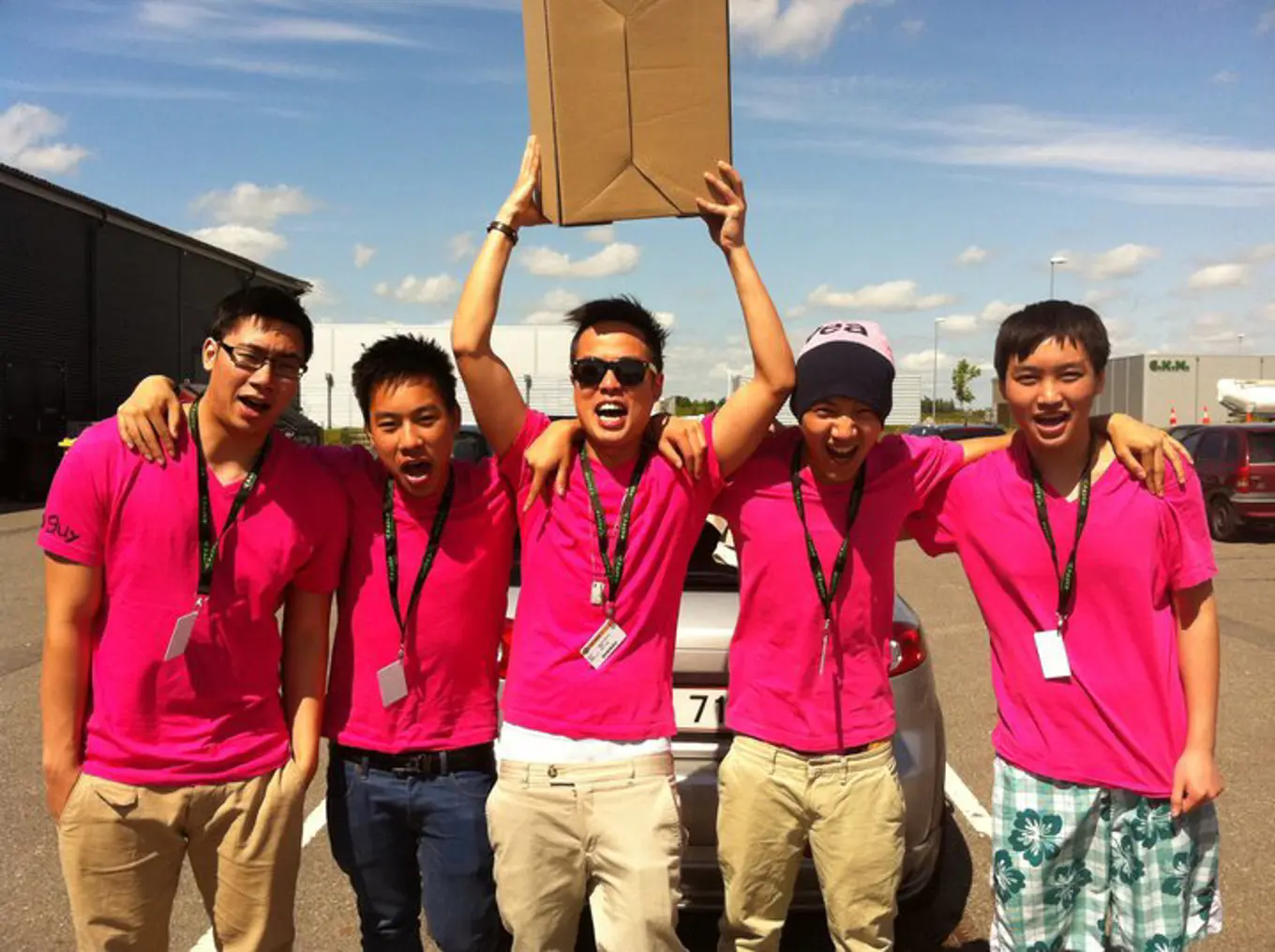 Thinh with a group of gamers in pink shirts