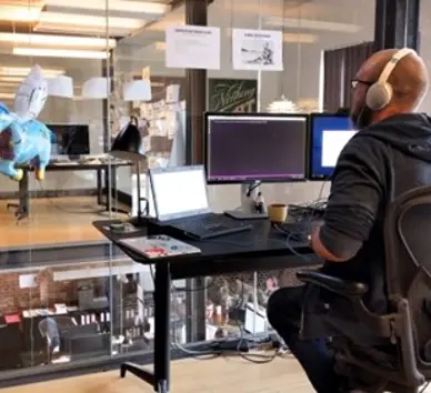 Webdeveloper working at desk